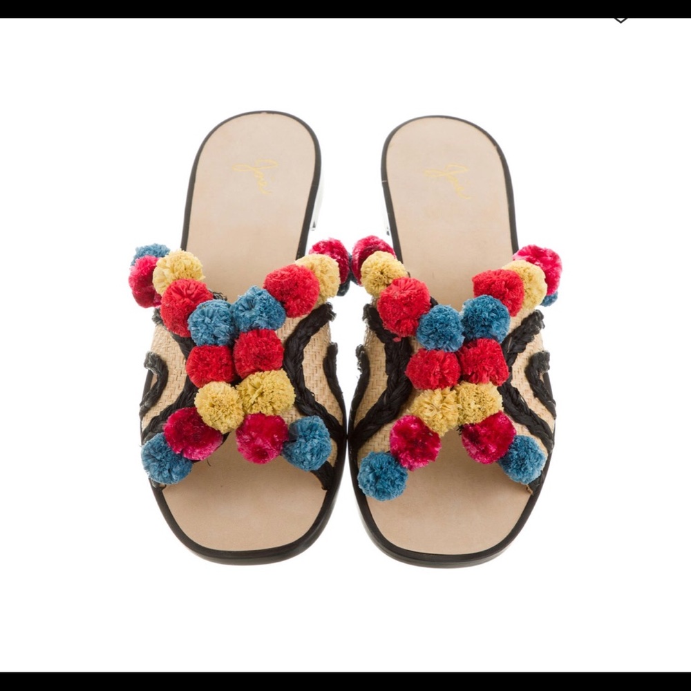 🔥Joie raffia Pom Pom sandals.🔥🔥🔥🔥🔥🔥